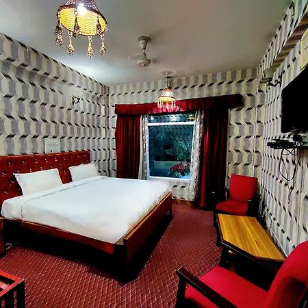 Hotel International Srīnagar Esterno foto