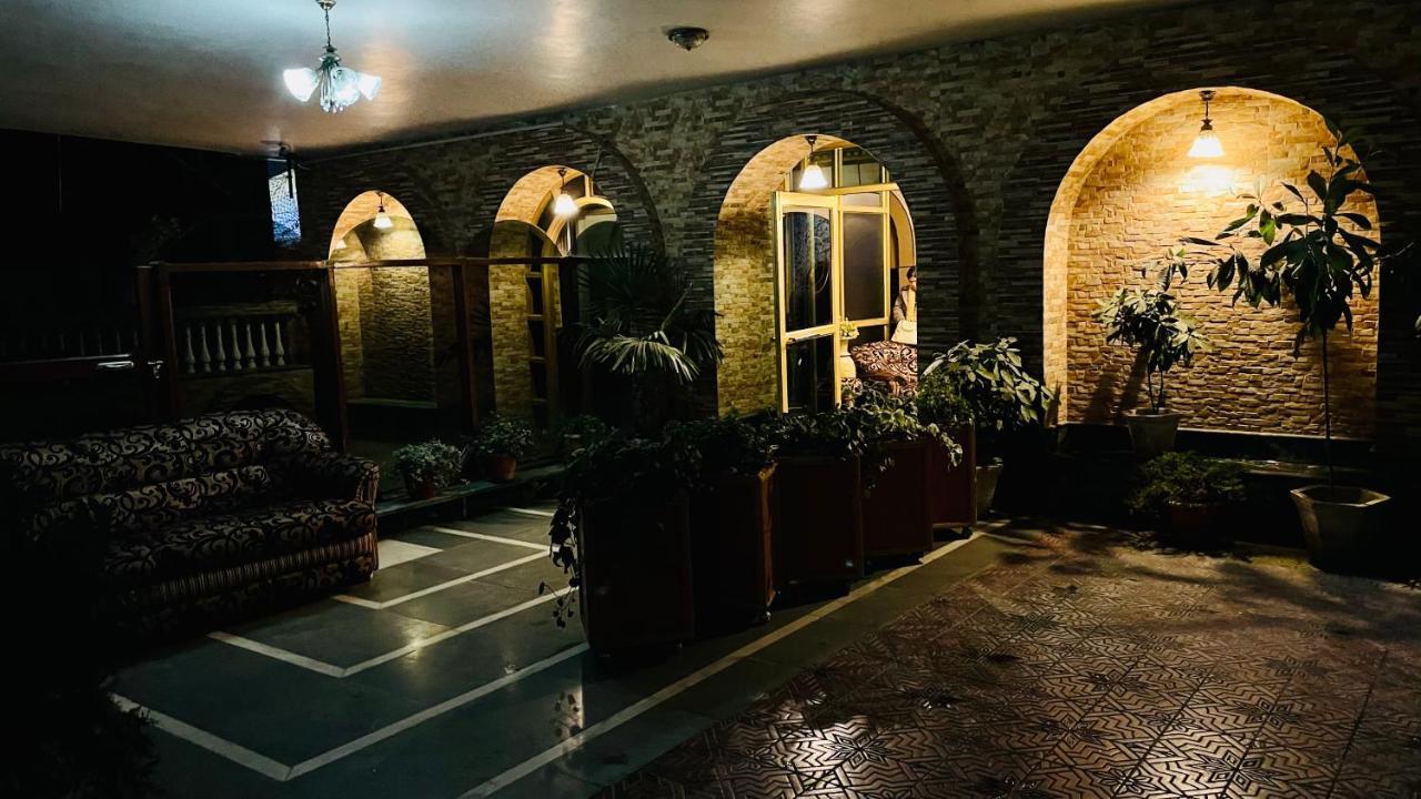 Hotel International Srīnagar Esterno foto