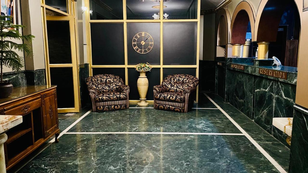 Hotel International Srīnagar Esterno foto
