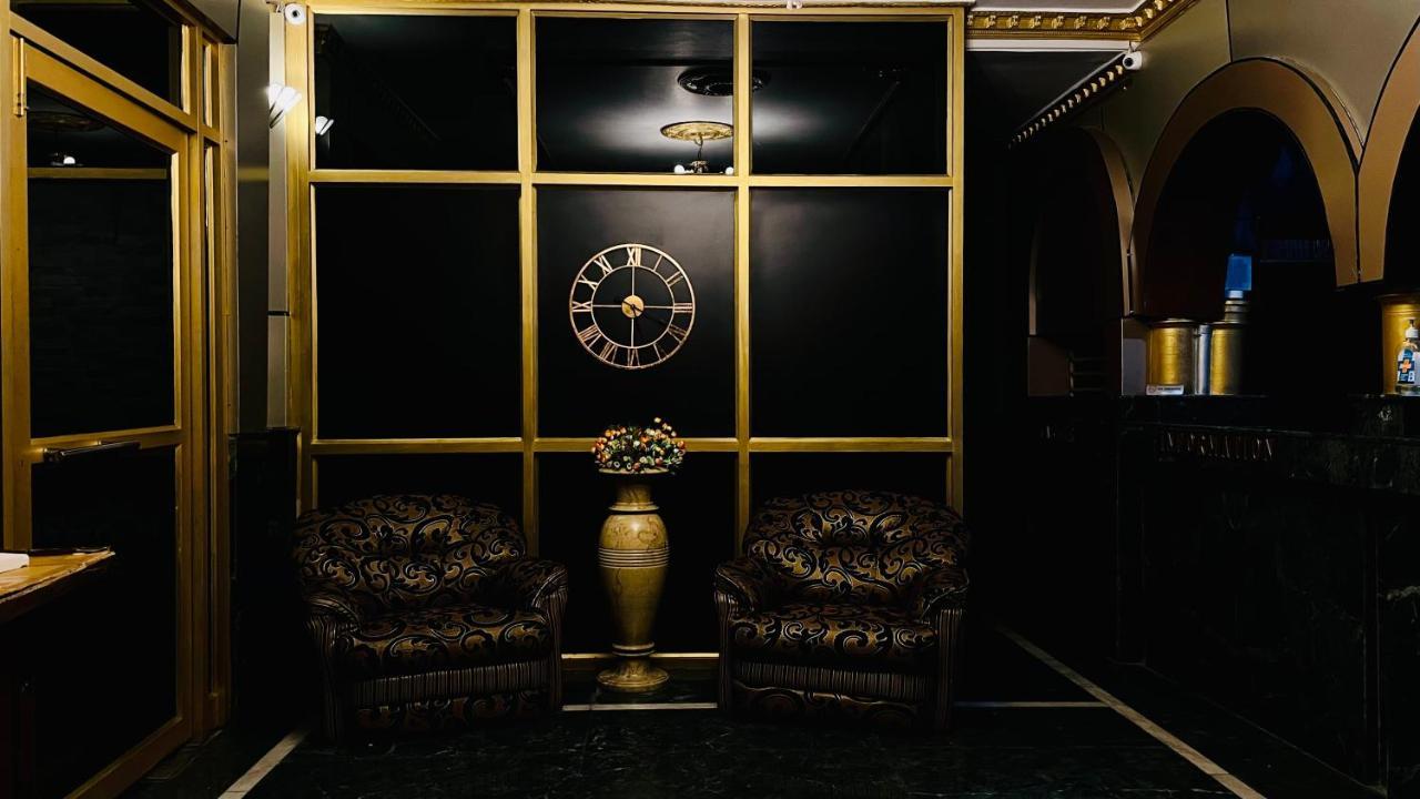 Hotel International Srīnagar Esterno foto
