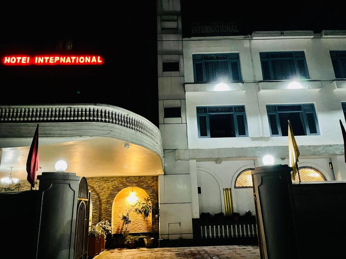 Hotel International Srīnagar Esterno foto