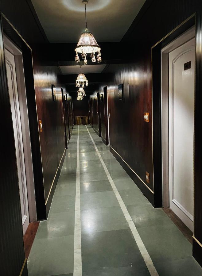 Hotel International Srīnagar Esterno foto