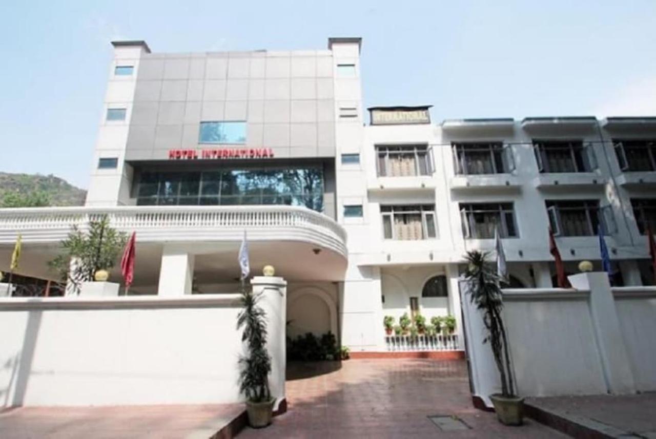 Hotel International Srīnagar Esterno foto