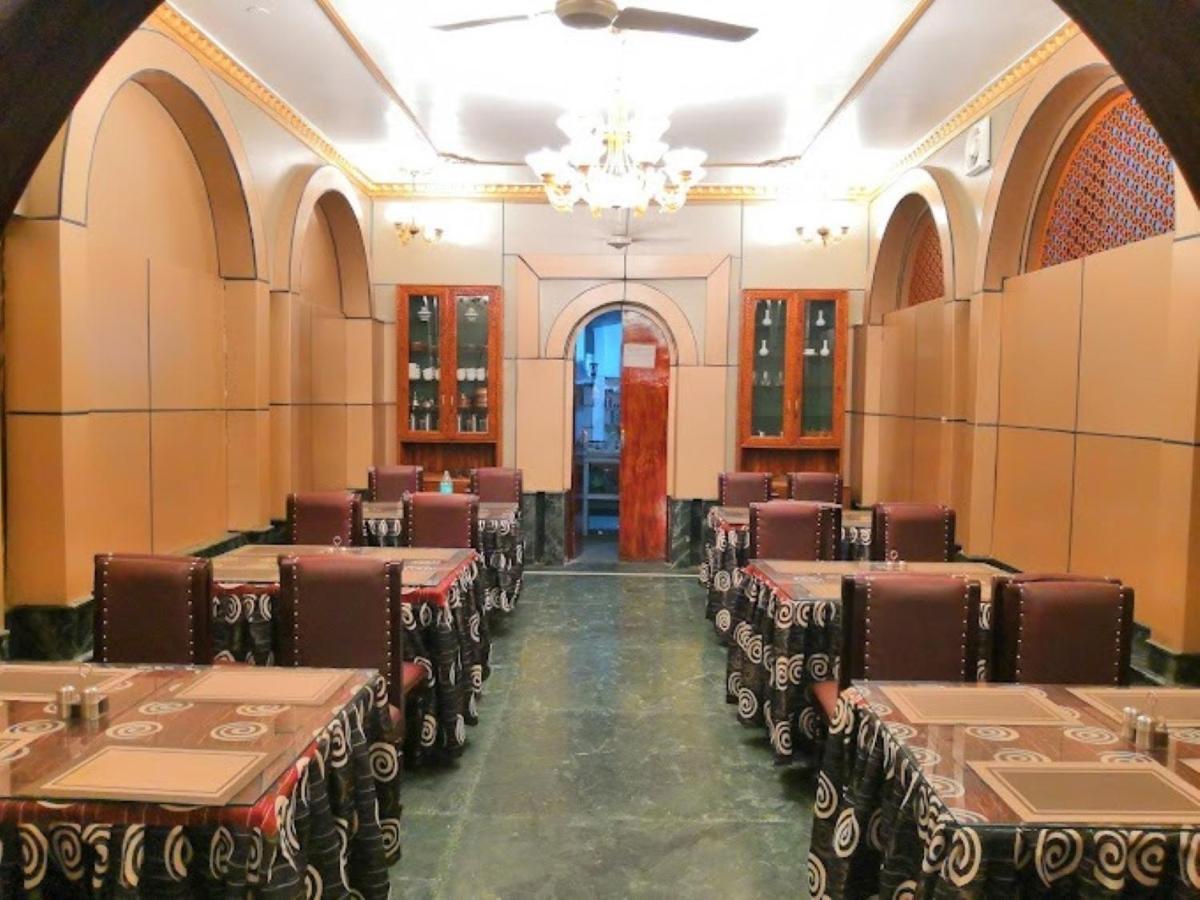 Hotel International Srīnagar Esterno foto